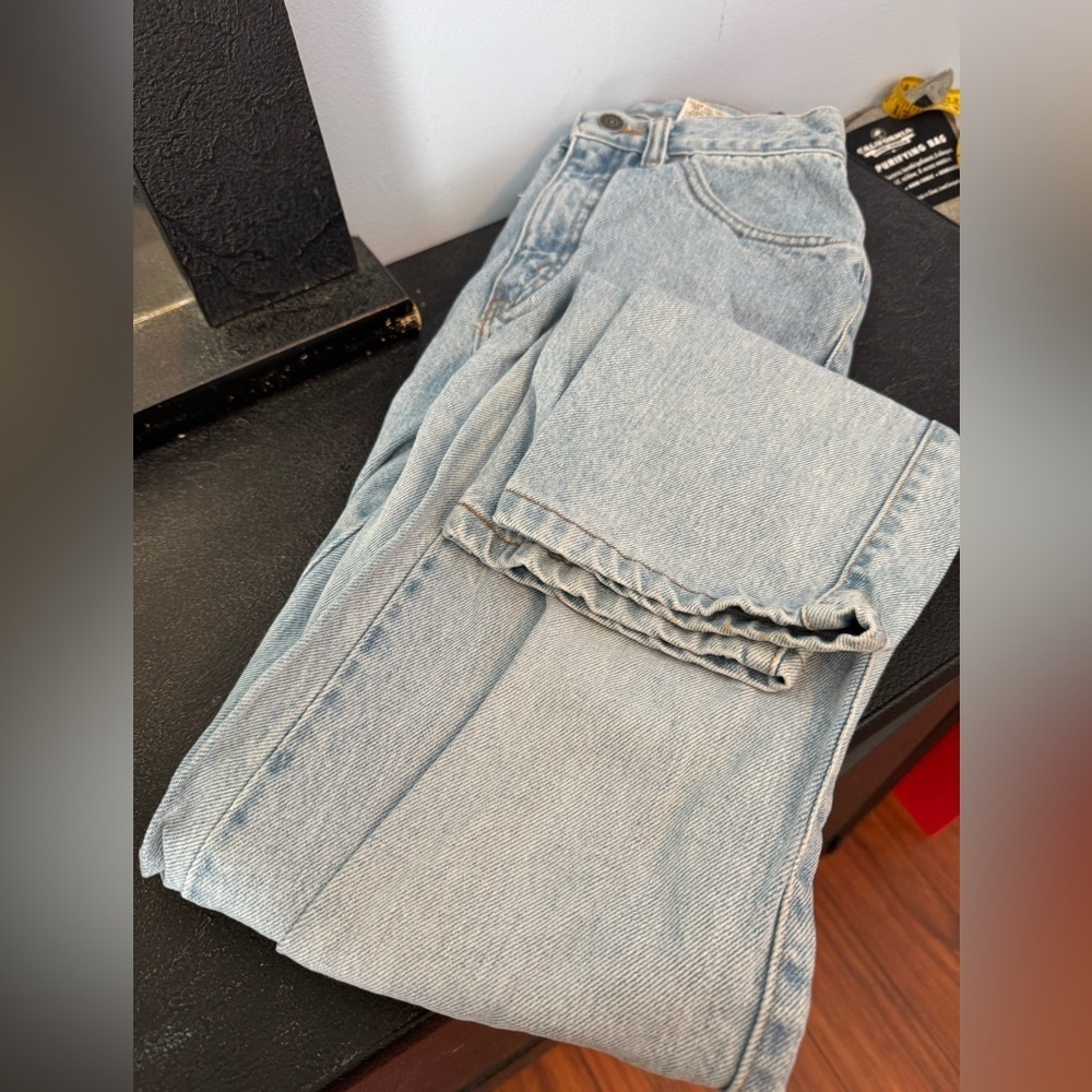 Aeropostale light denim perfect fit Jean. Straight leg. Like New. Stone washed